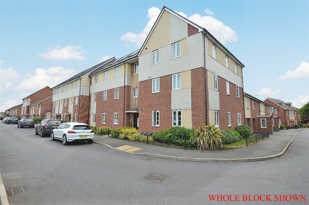2 bed flat for sale in Narrowboat Lane, Pineham Lock, Northampton NN4