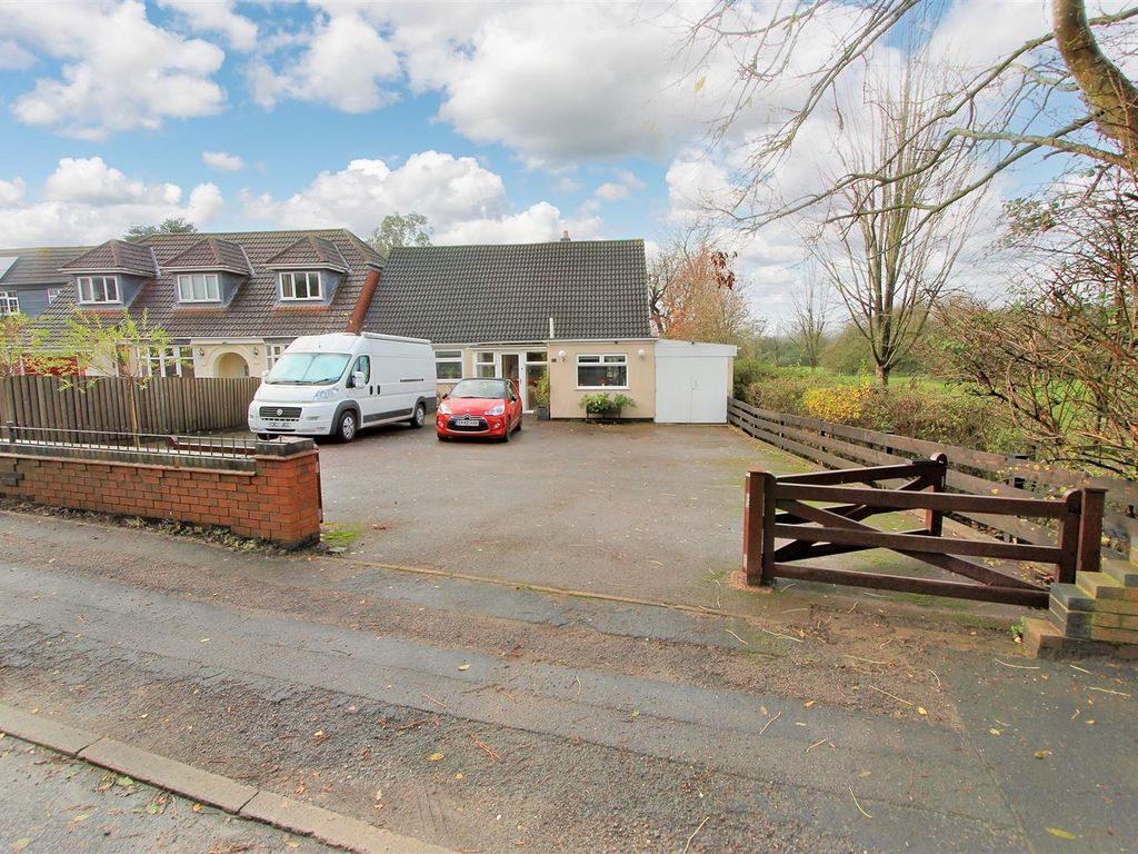 5 bed detached house for sale in Beeby Road, Scraptoft, Leicester LE7