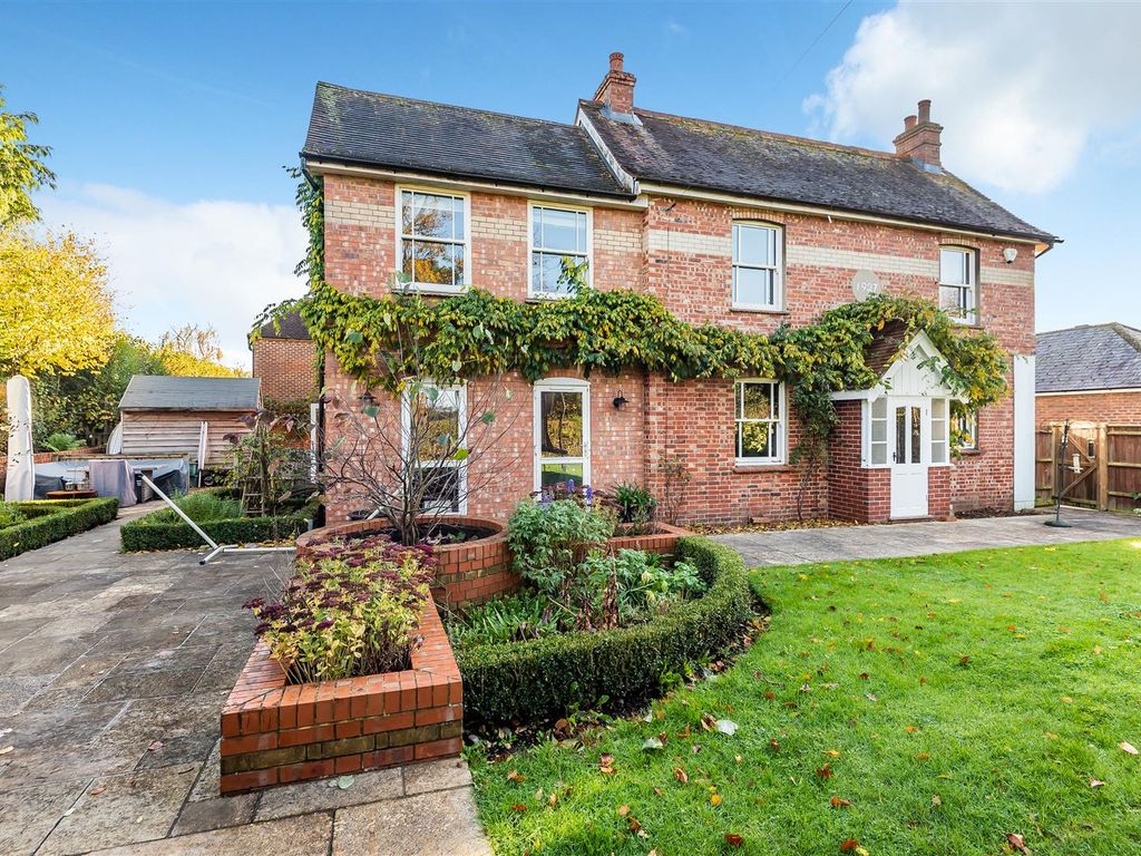 4 bed detached house to rent in Dodsley Lane, Easebourne, Midhurst GU29