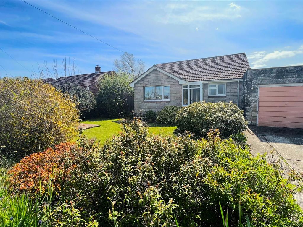 2 bed detached bungalow for sale in Queens Close, Freshwater PO40, £