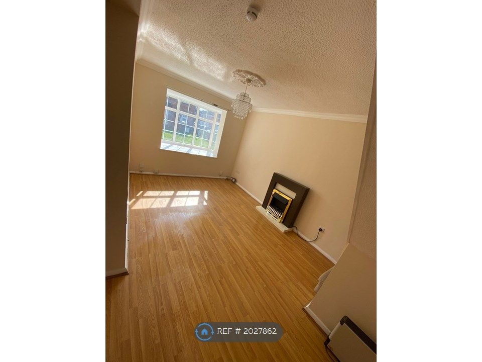 2 bed terraced house to rent in Milverton Green, Luton LU3, £1,250 pcm