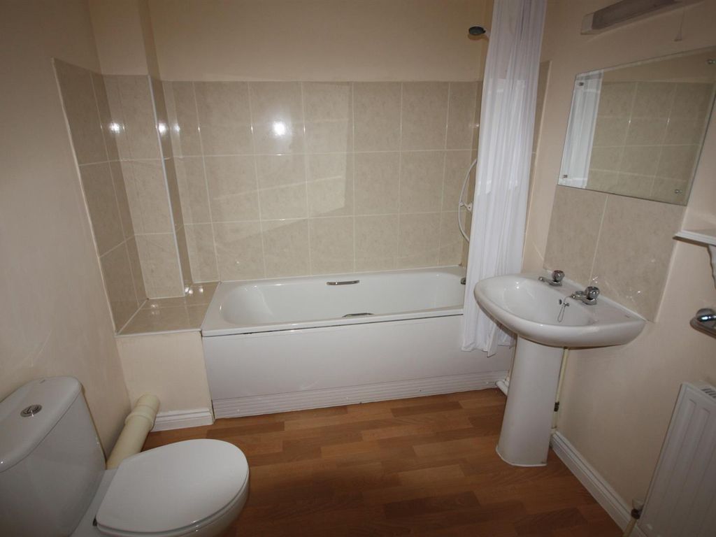 2 bed flat to rent in Suffolk Road, Bournemouth BH2 Zoopla