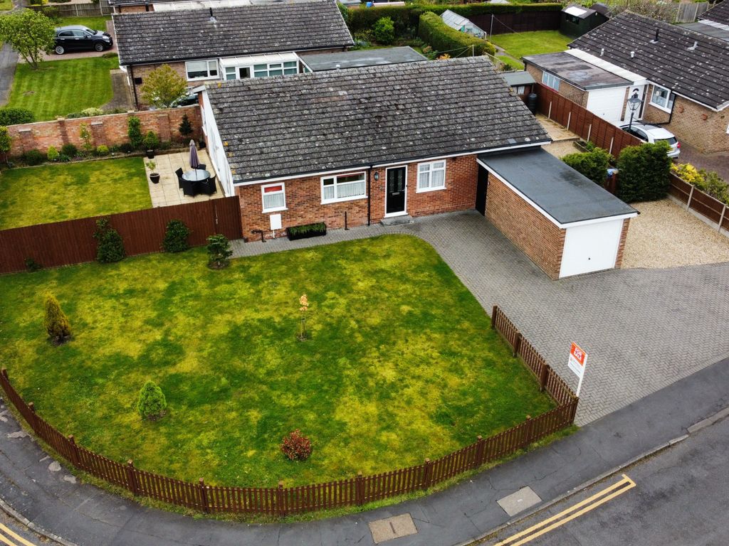 4 bed detached bungalow for sale in Highfield Road, Saxilby LN1, £