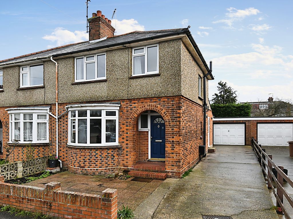 3 bed semidetached house for sale in Gainsborough Crescent, Chelmsford