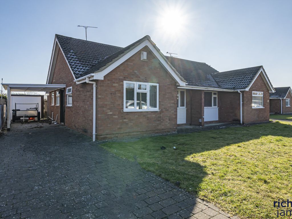 3 bed bungalow for sale in Derwent Drive, Upper Stratton, Swindon