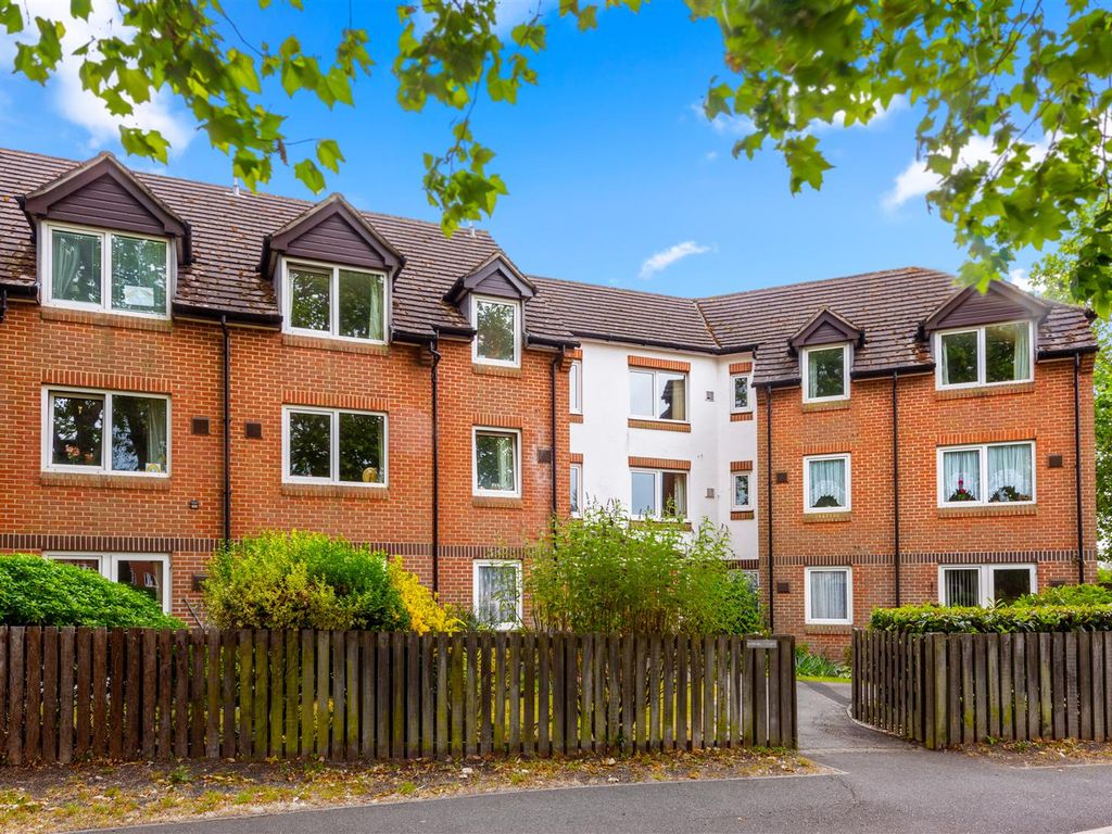 1 bed flat for sale in Rosemary Lane, Horley RH6 Zoopla