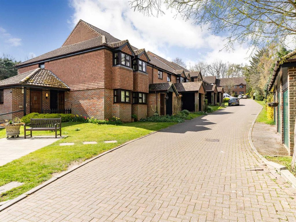 2 bed flat for sale in Turneys Orchard, Chorleywood, Rickmansworth WD3