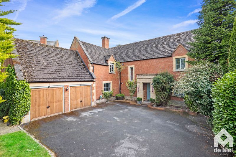 5 bed detached house for sale in Olde Lane, Toddington, Cheltenham GL54