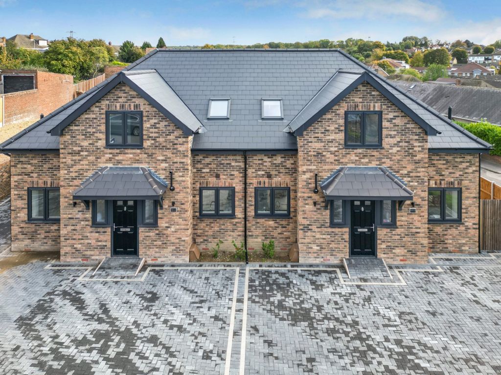 3 bed semidetached house for sale in Dobson Road, Gravesend DA12 Zoopla