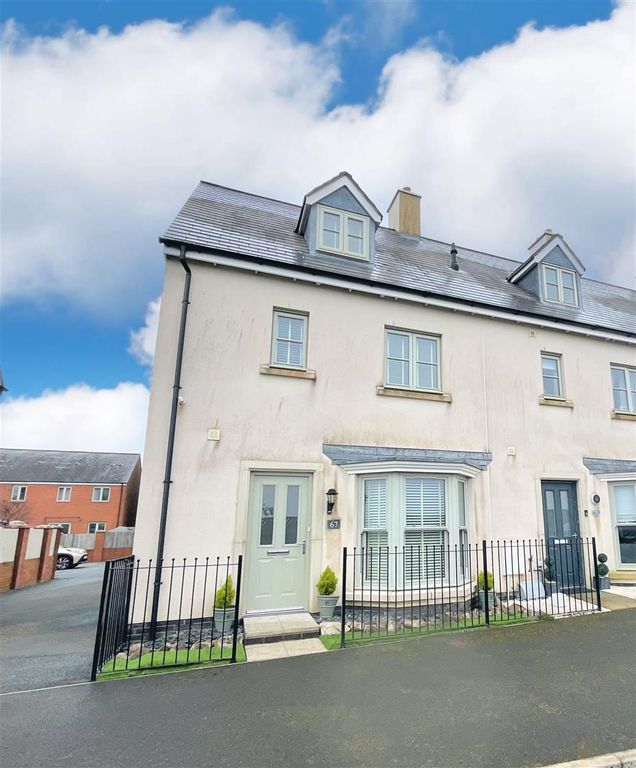 4 bed end terrace house for sale in Lle Crymlyn, Llandarcy, Neath SA10