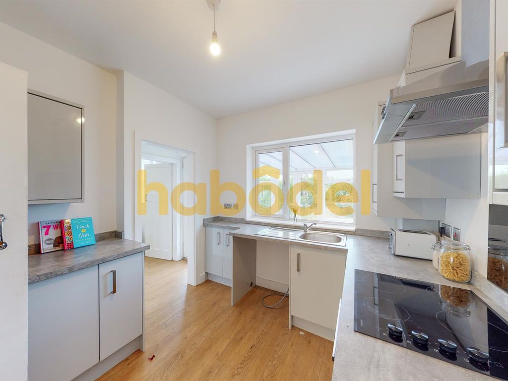 3 bed semidetached house to rent in College Road, Cranwell Village