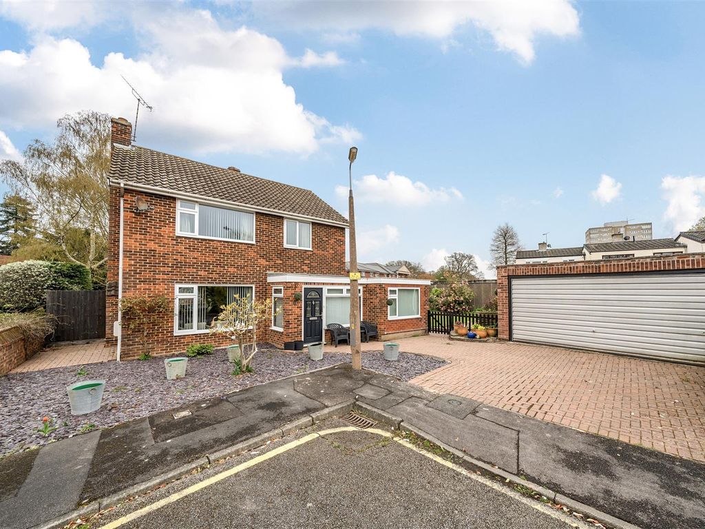 3 bed detached house for sale in Flemings, Great Warley, Brentwood CM13