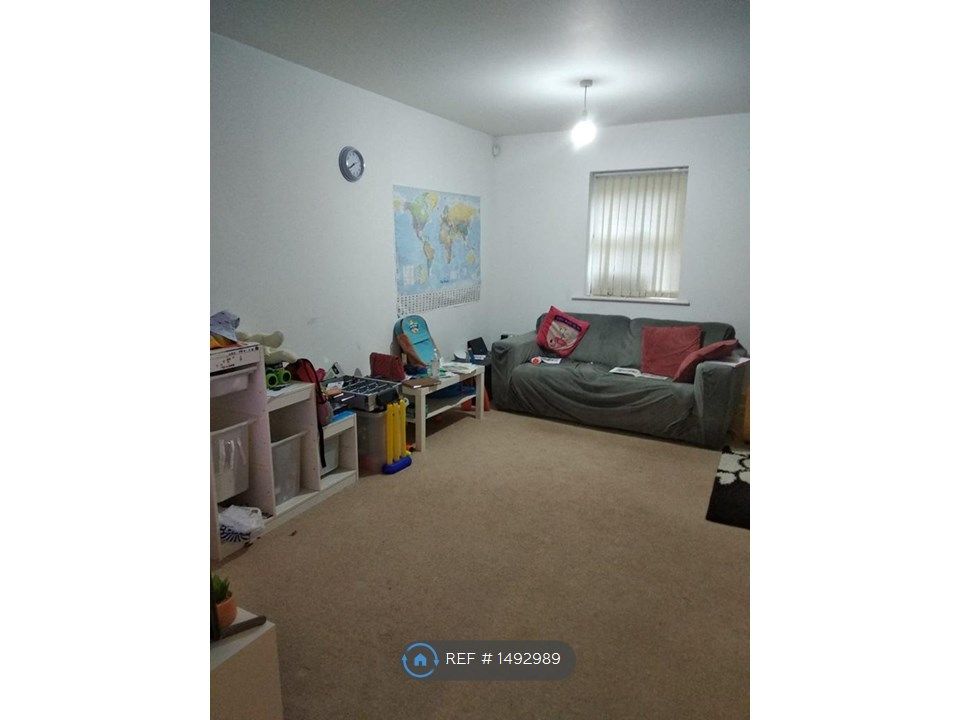 2 bed flat to rent in Holywell Drive, Warrington WA1 Zoopla