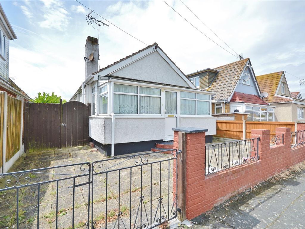 3 bed detached bungalow for sale in Garden Road, Jaywick, ClactonOn