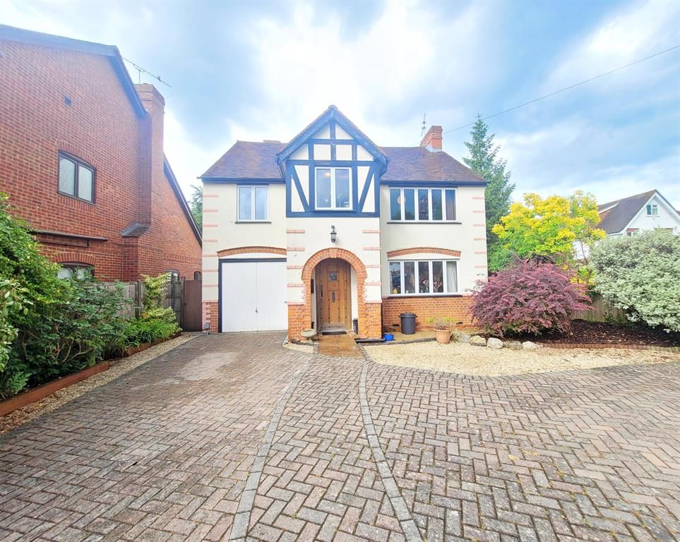 4 bed detached house for sale in Easthampstead Road, Wokingham RG40