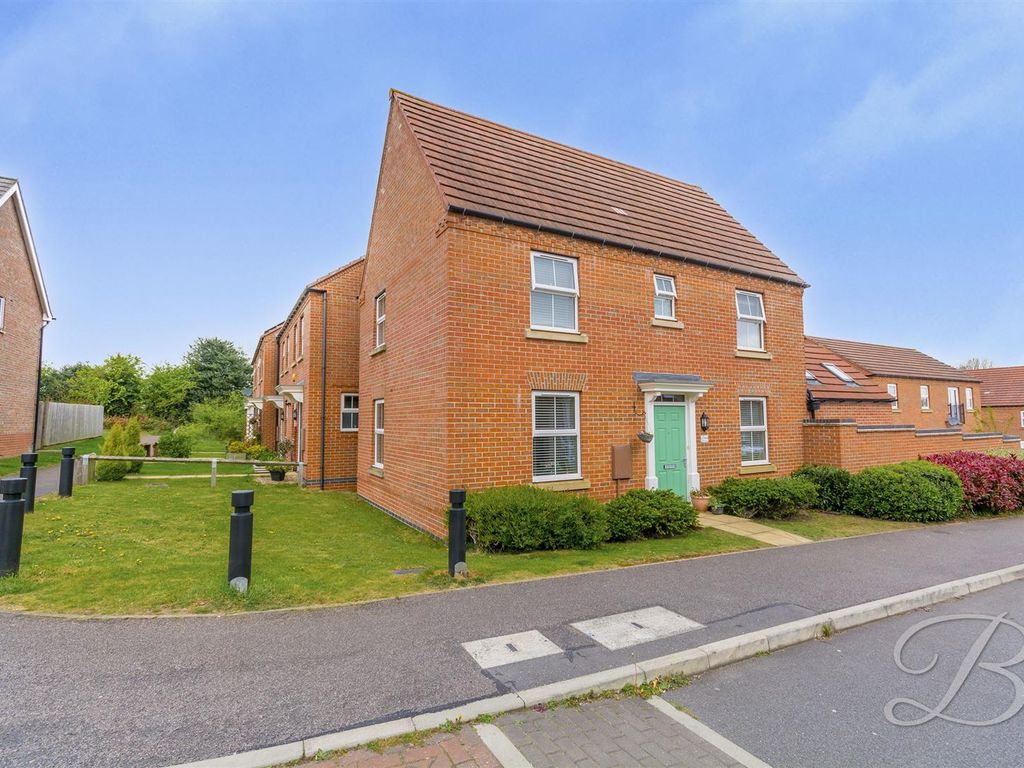 3 bed detached house for sale in Sanderling Way, Forest Town, Mansfield