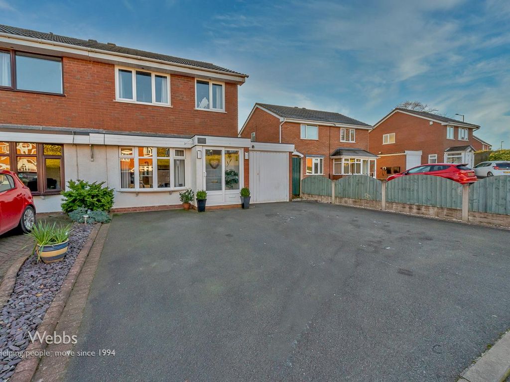 3 bed semidetached house for sale in Bond Way, Hednesford, Cannock