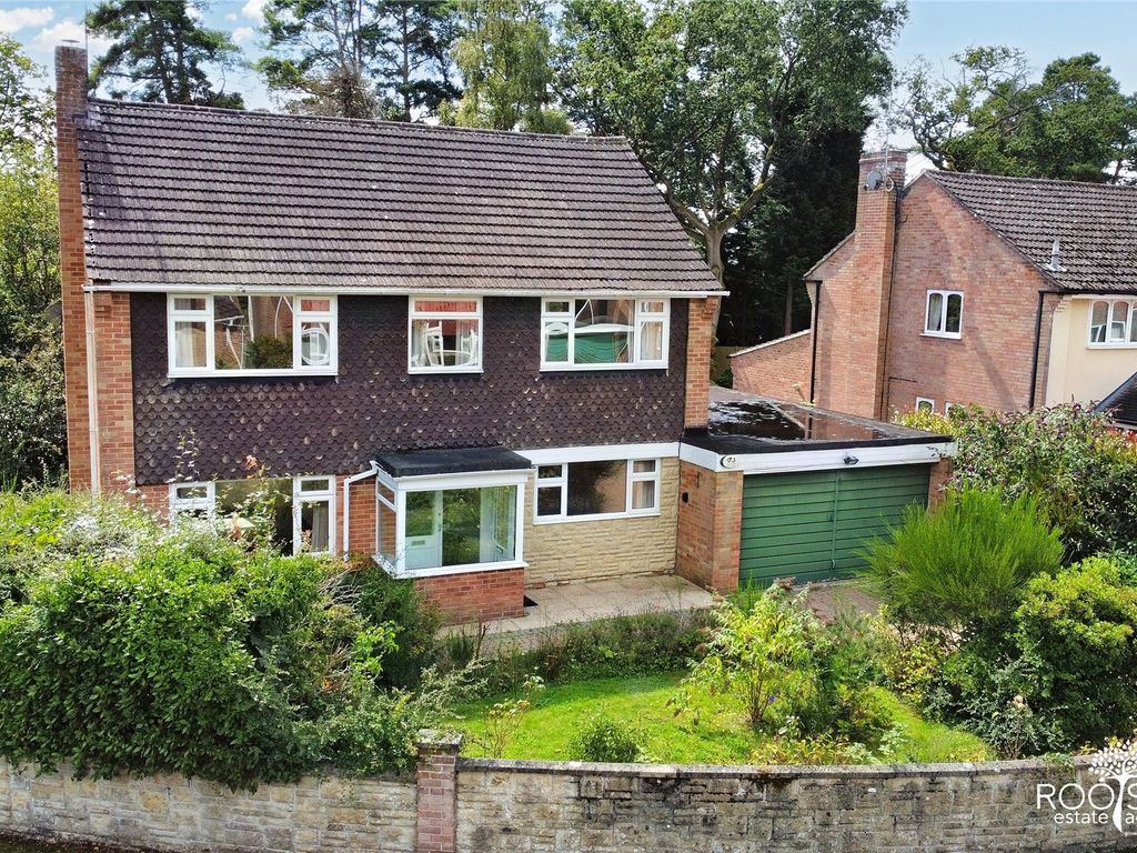 4 bed detached house for sale in Walters Close, Cold Ash, Thatcham