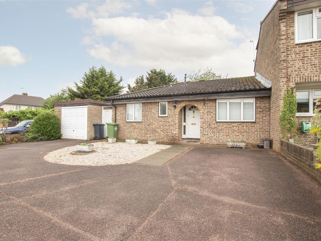 2 bed bungalow for sale in Brampton Close, Cheshunt, Waltham Cross EN7