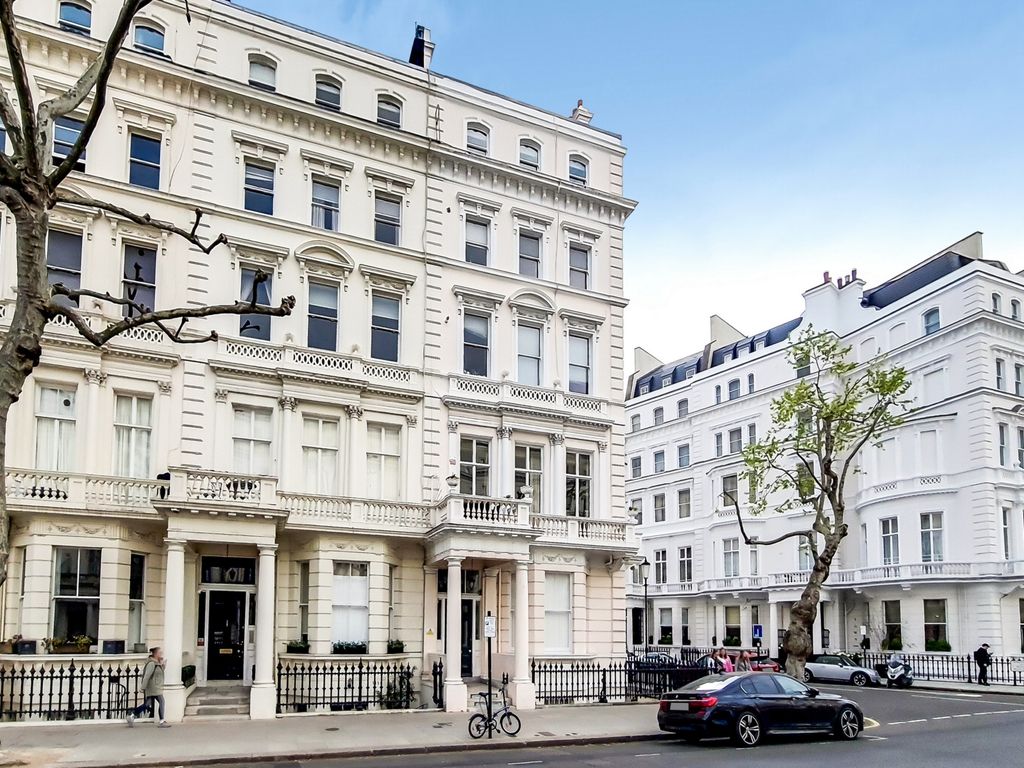 2 bed flat for sale in Queens Gate, London, South Kensington SW7, £