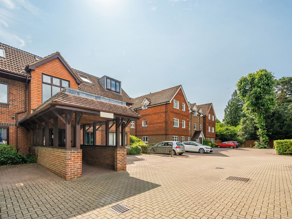 2 bed flat for sale in Bonehurst Road, Horley, Surrey RH6 Zoopla