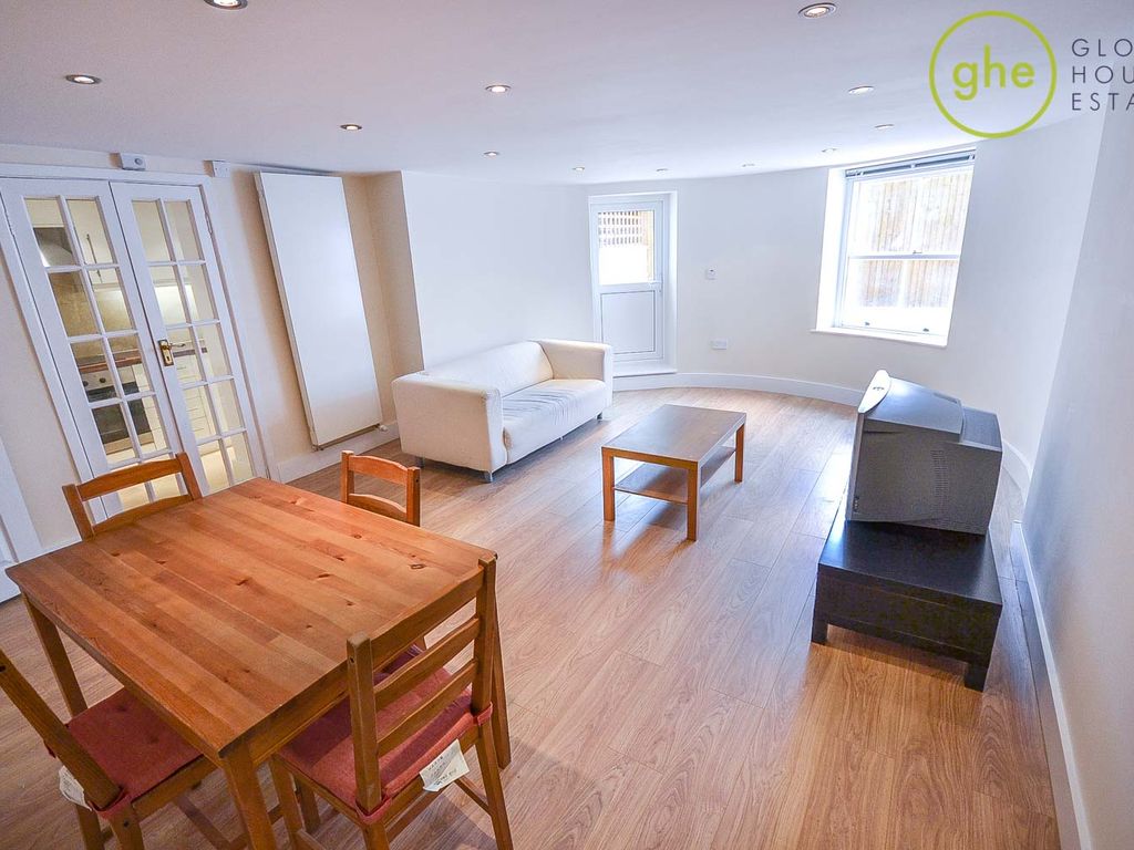 2 bed flat to rent in Kennington Park Road, Kennington, London SE11