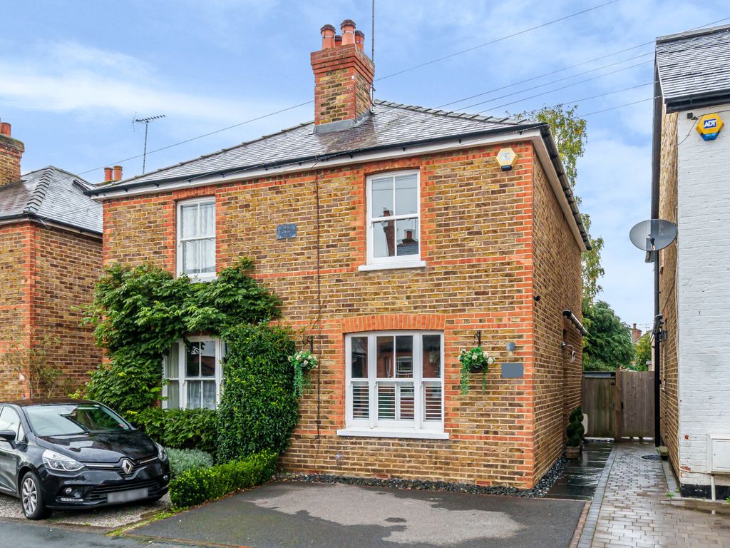 2 bed semidetached house for sale in Hogshill Lane, Cobham KT11, £