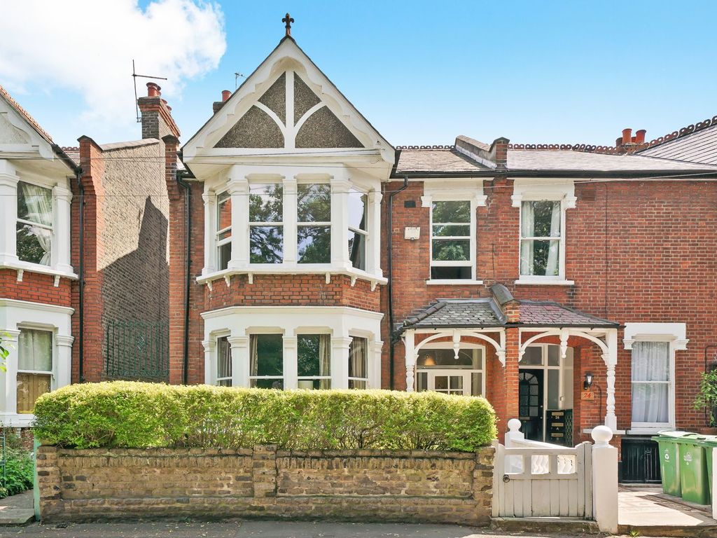 4 bed semidetached house for sale in Forest Glade, London E11 Zoopla