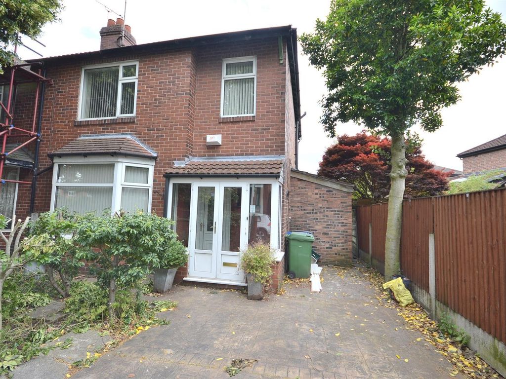 3 bed semidetached house to rent in Lime Road, Stretford, Manchester