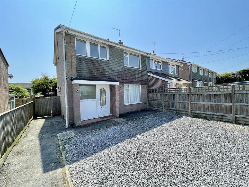 3 bed semidetached house for sale in High Street, Lytchett Matravers