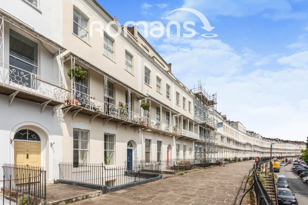 2 bed flat to rent in Royal York Crescent, Clifton, Bristol BS8, £1,760 pcm Zoopla