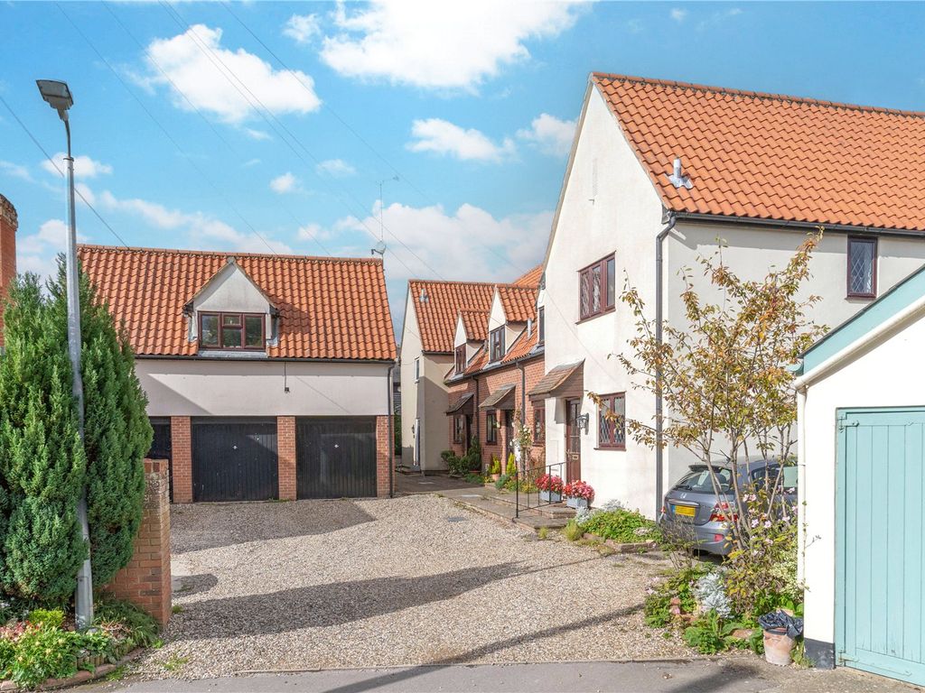2 bed end terrace house for sale in Old Mill Chase, Wethersfield, Nr