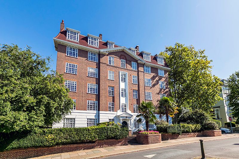 3 bed flat to rent in Richmond Hill, Richmond TW10 Zoopla