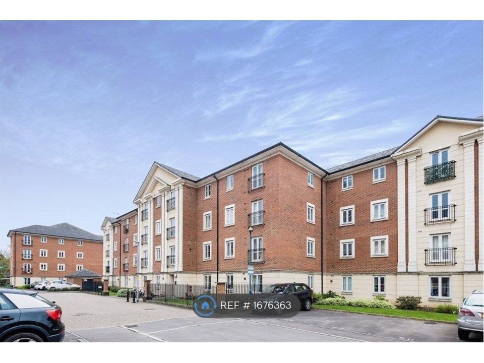 2 bed flat to rent in Brunel Crescent, Swindon SN2, £1,100 pcm Zoopla