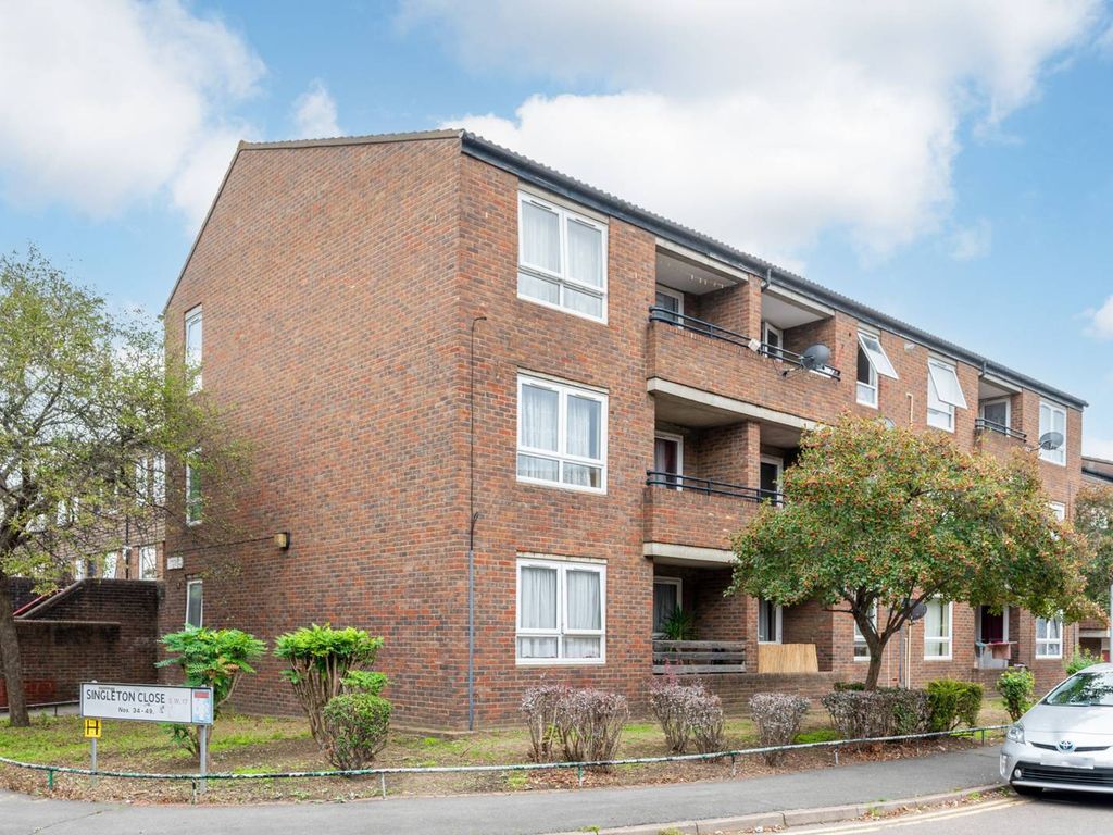 1 bed flat for sale in Singleton Close, Colliers Wood, London SW17 Zoopla