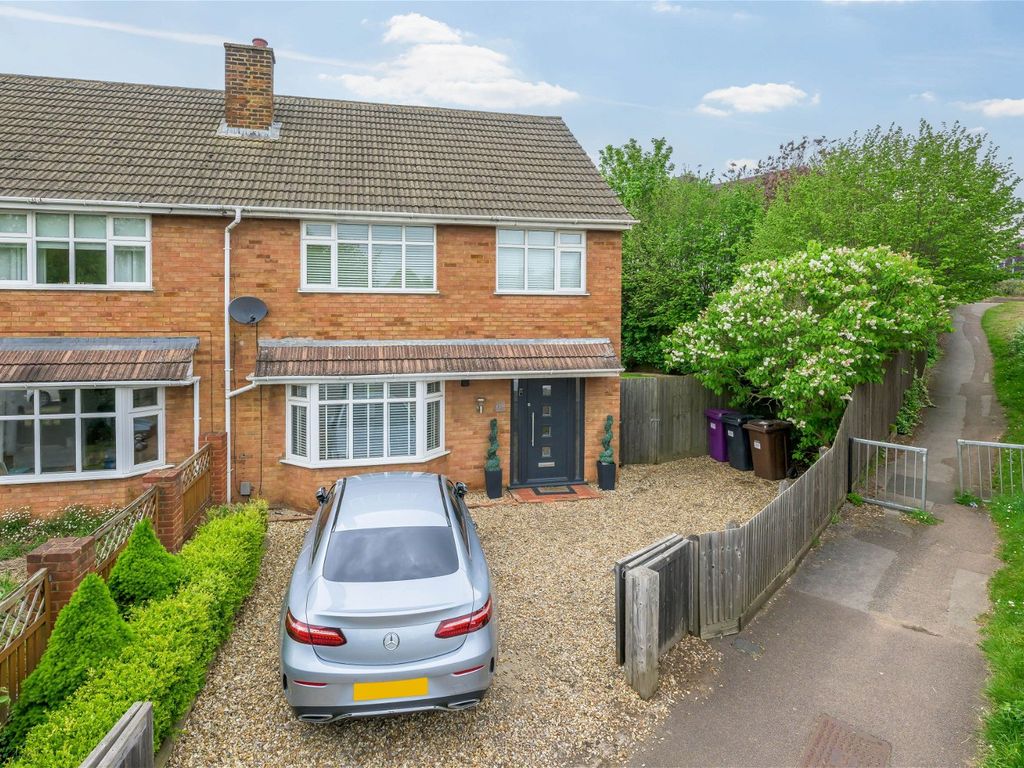 3 bed semidetached house for sale in Stevenage Road, Hitchin SG4, £