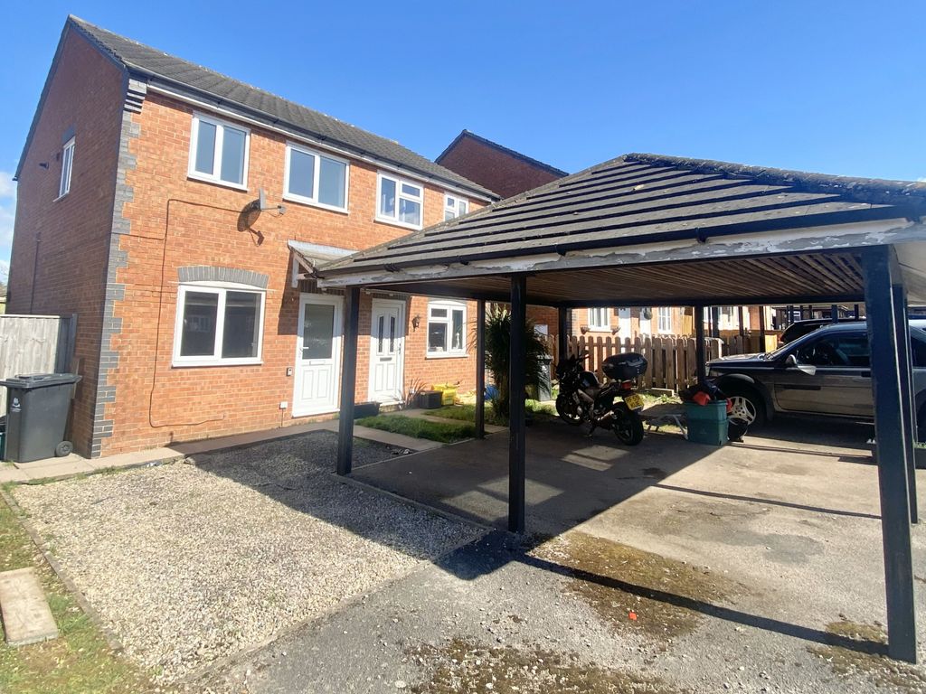 2 bed semidetached house to rent in Hopes Close, Lydney GL15, £735 pcm