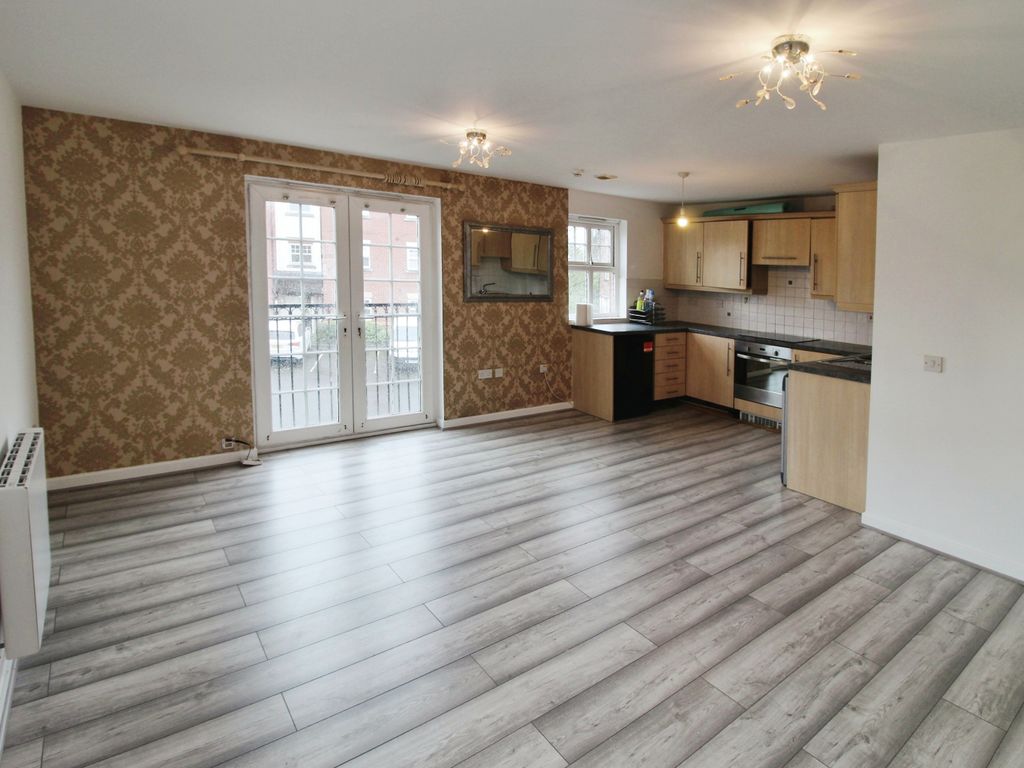 2 bed flat to rent in Longford Road, Stretford, Manchester M32, £1,000