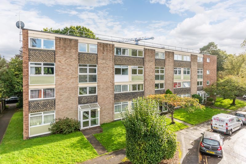 3 bed flat to rent in St. Vincent Road, WaltonOnThames KT12 Zoopla