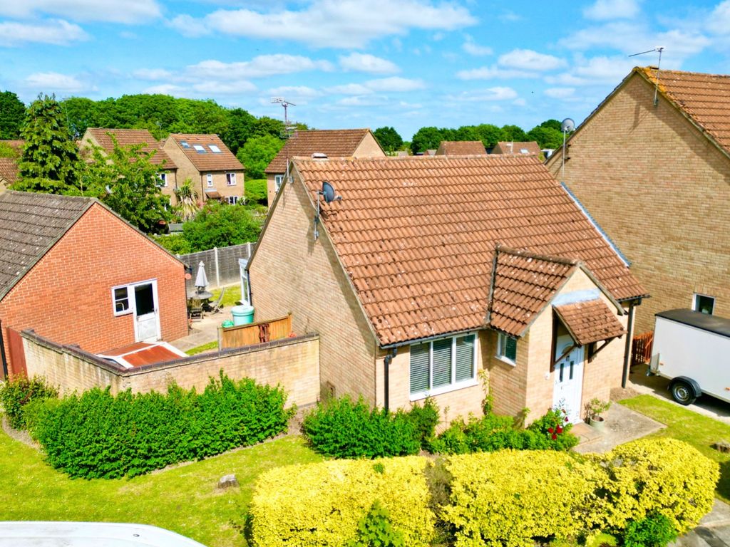 2 bed detached bungalow for sale in Faygate Way, Lower Earley, Reading