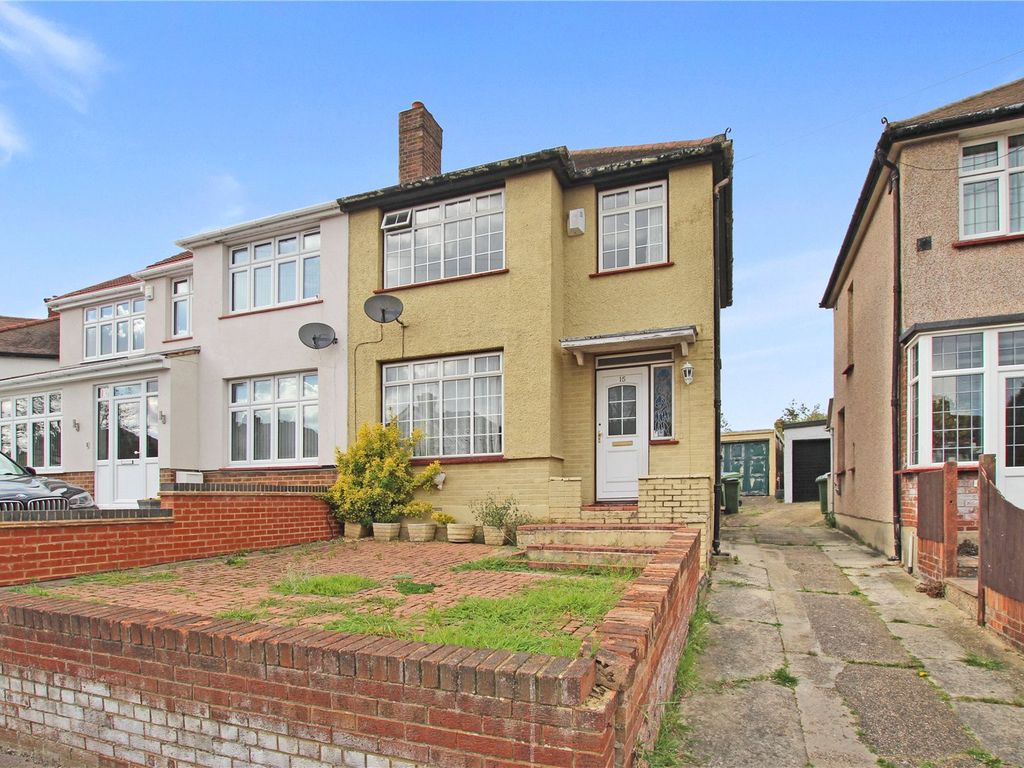 3 bed semidetached house for sale in Duncroft, Plumstead, London SE18