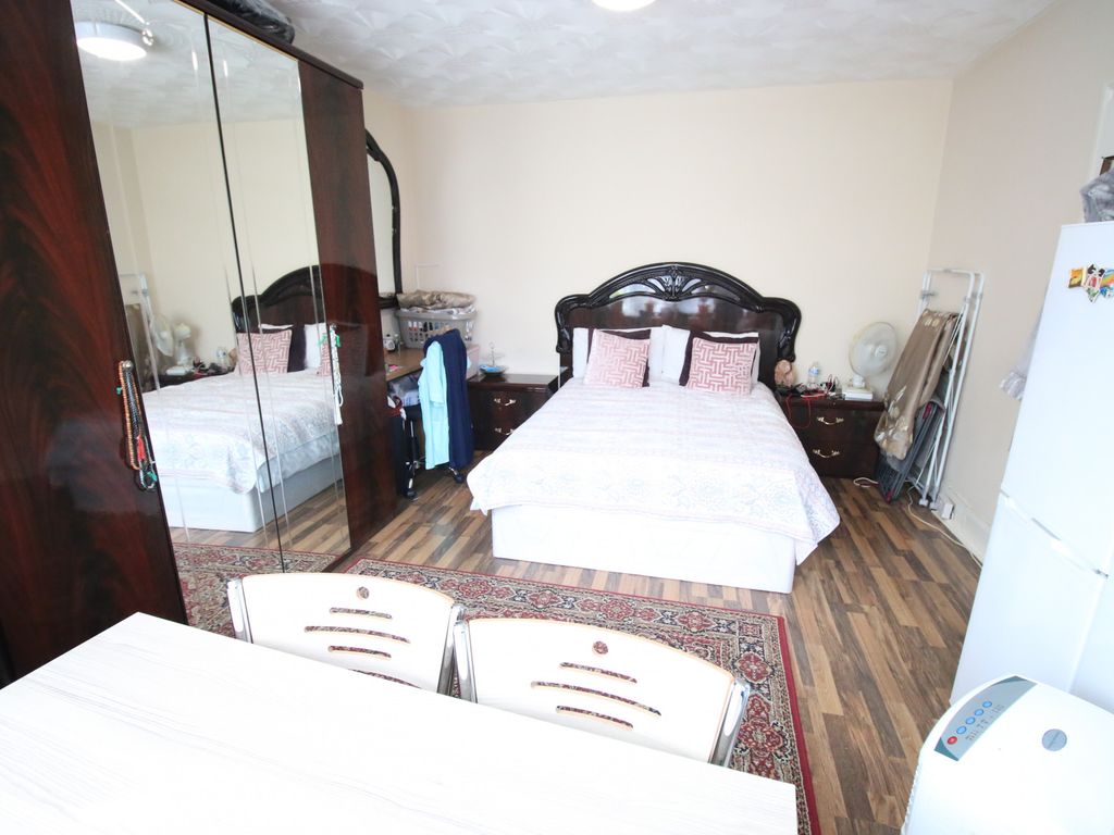 Hanworth Road, Hounslow, Greater London TW3  