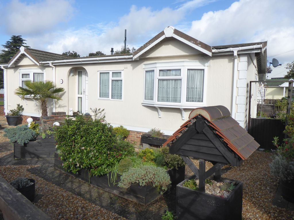 2 bed mobile/park home for sale in Brookside Park, Hawley Lane