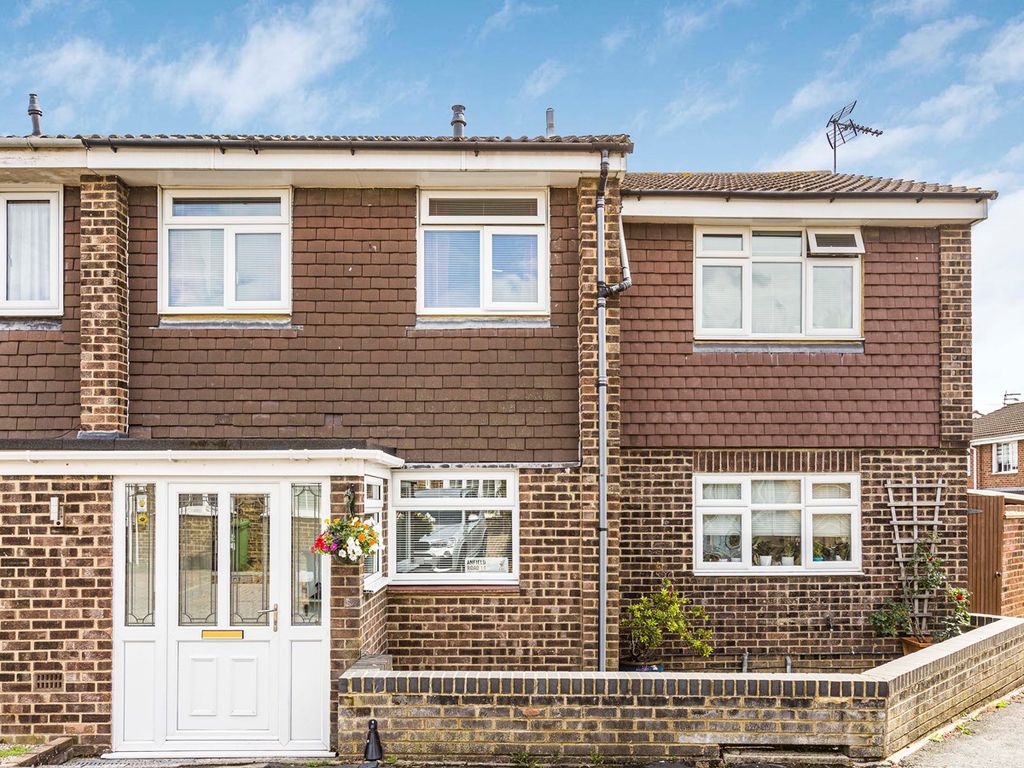 4 bed end terrace house for sale in St Annes Close, Cheshunt, Waltham