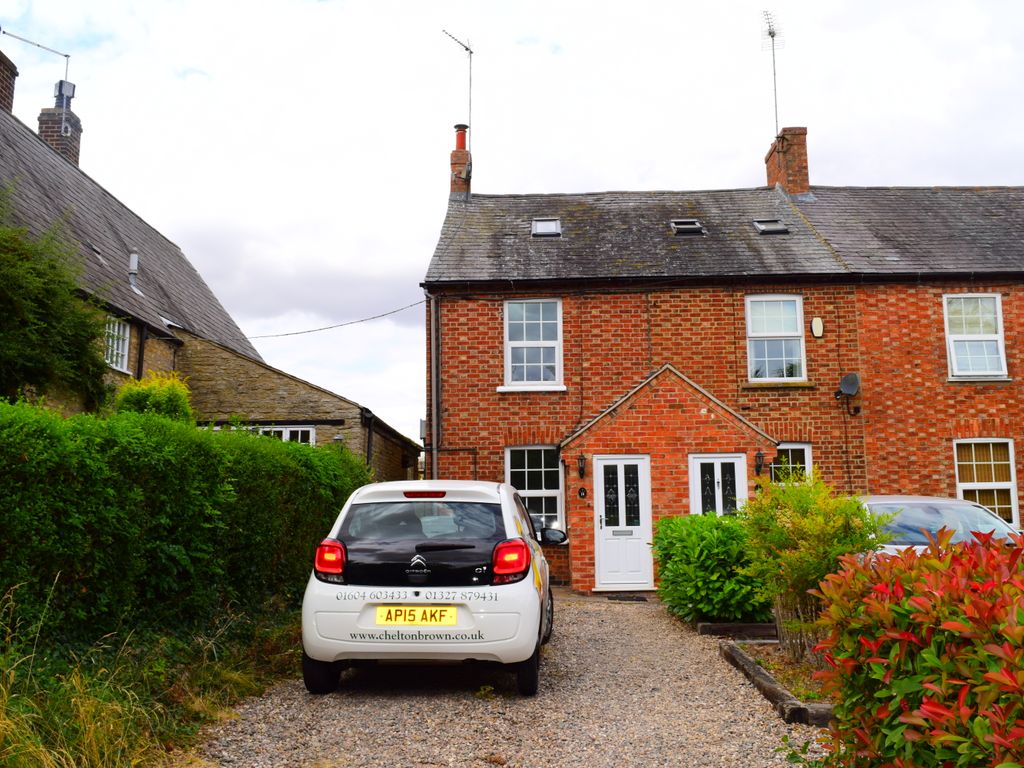 2 bed end terrace house to rent in The Green, Great Houghton