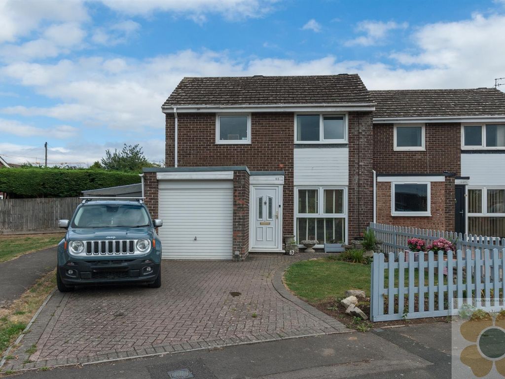 3 bed end terrace house for sale in Saffron Close, Royal Wootton