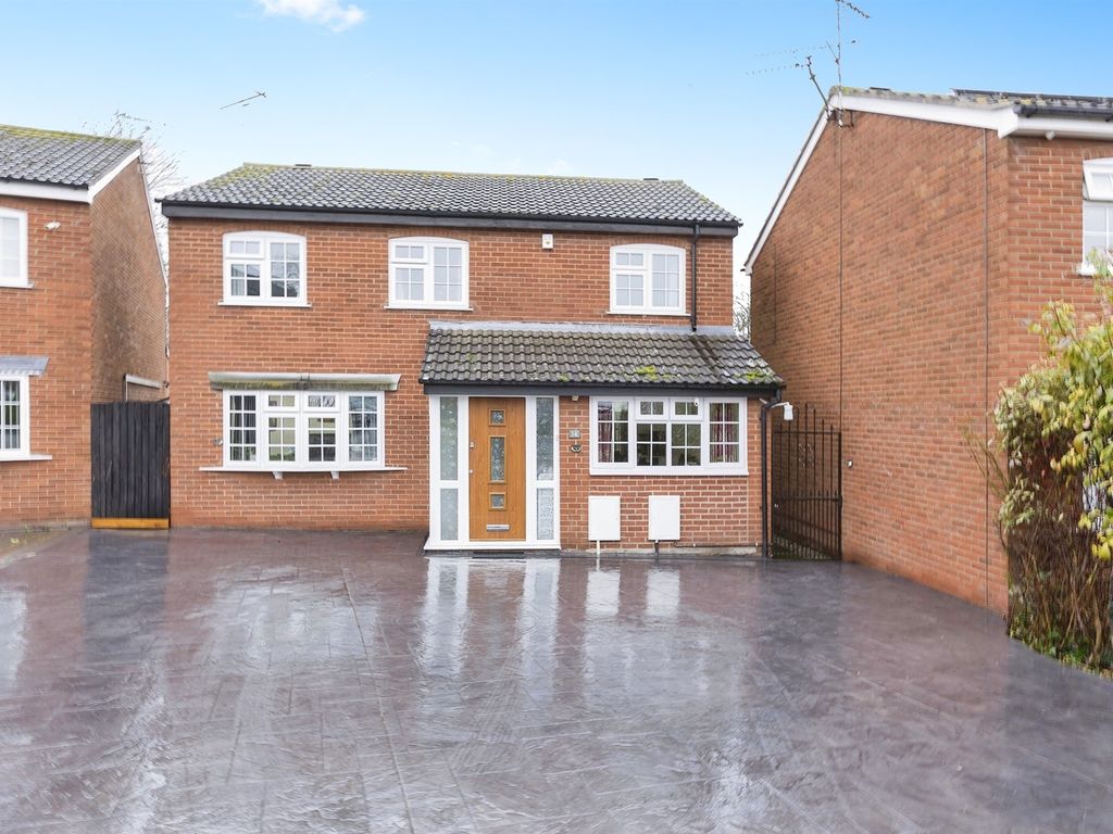 4 bed detached house for sale in Heythrop Close, Oadby, Leicester LE2