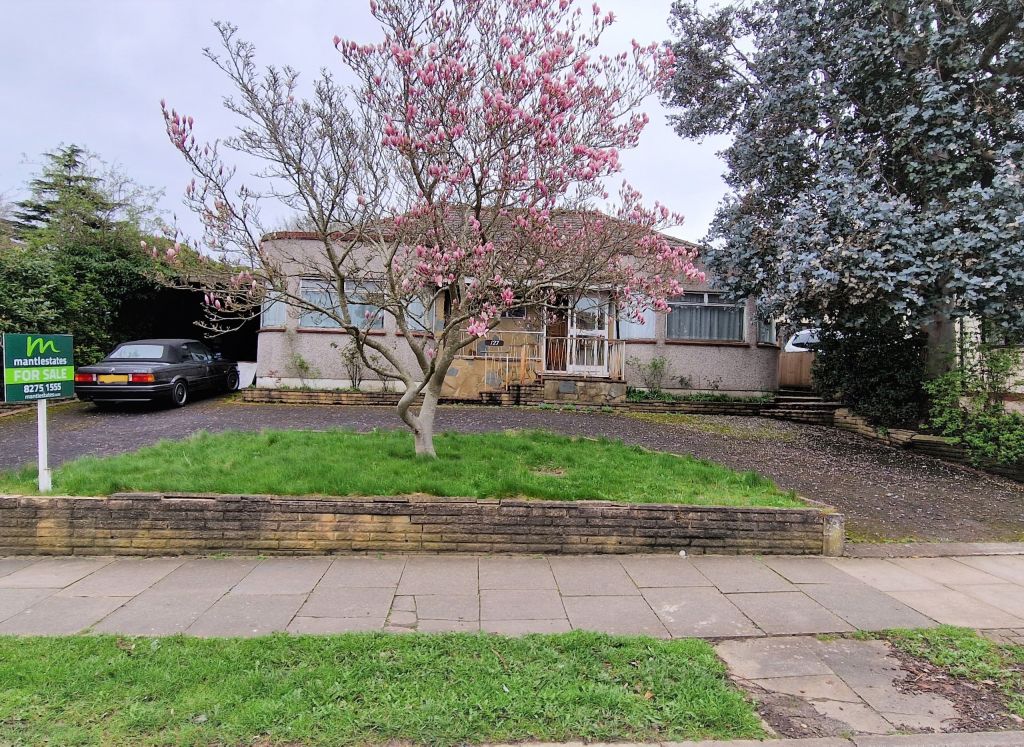 3 bed bungalow for sale in Park Road, New EN4 Zoopla