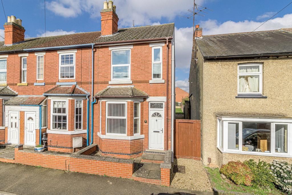 3 bed end terrace house for sale in Pioneer Avenue, Desborough NN14