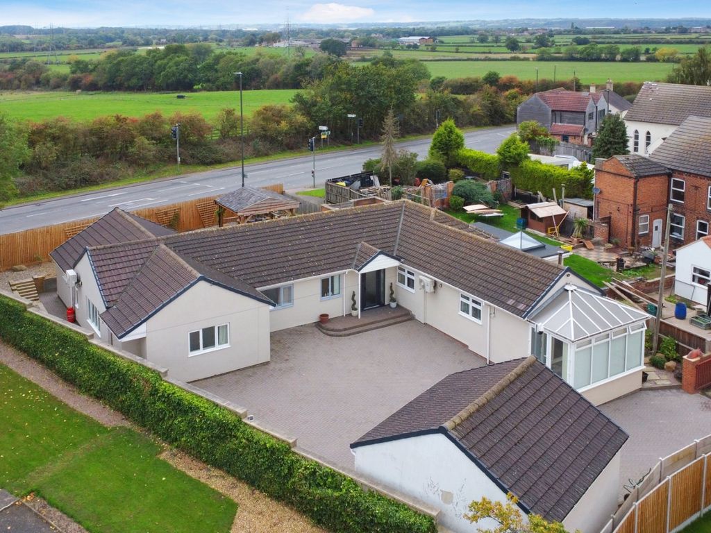 4 bed detached house for sale in Park Road, Stanton, BurtonOnTrent